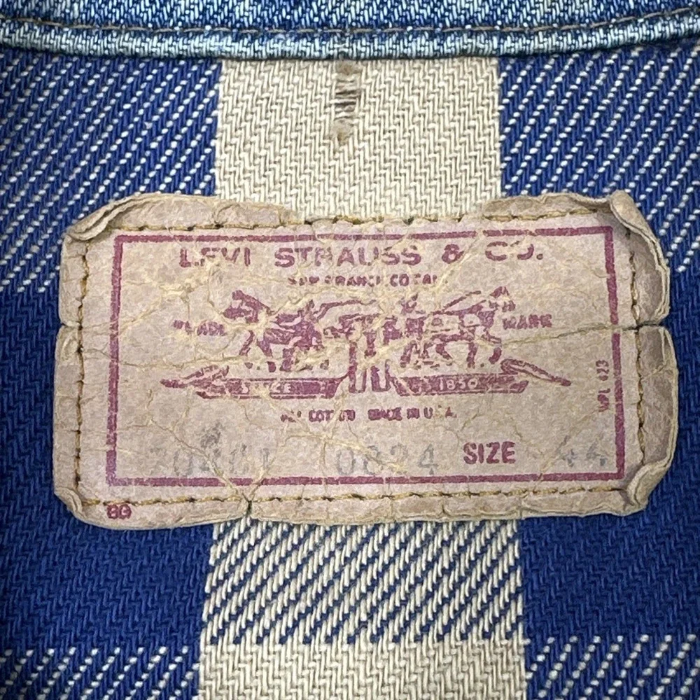 Vintage Levis Denim Jacket 44 Blue Trucker Type III Lined 1980s Distressed USA